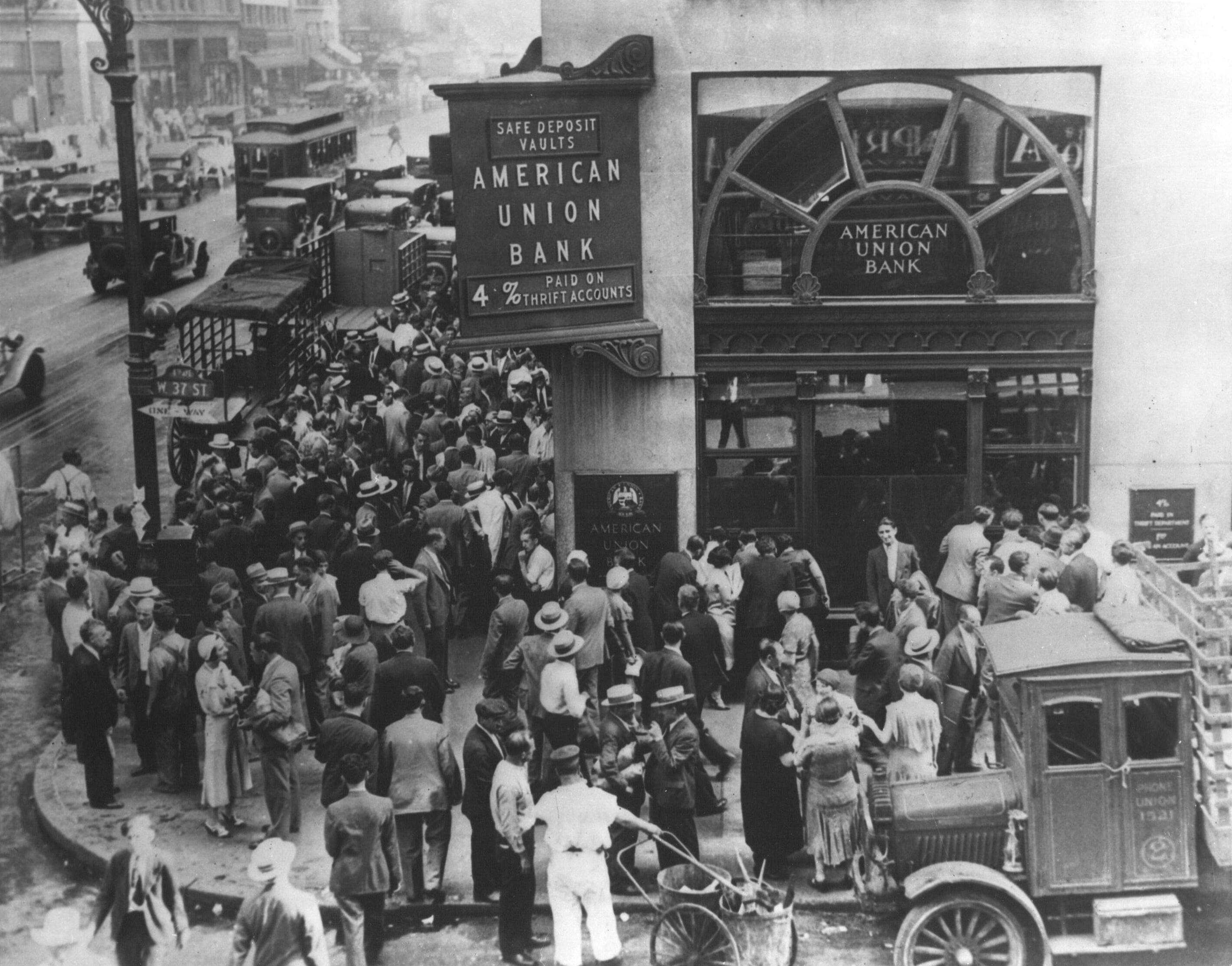 Great Depression bank run showing depositors queuing outside a failed bank